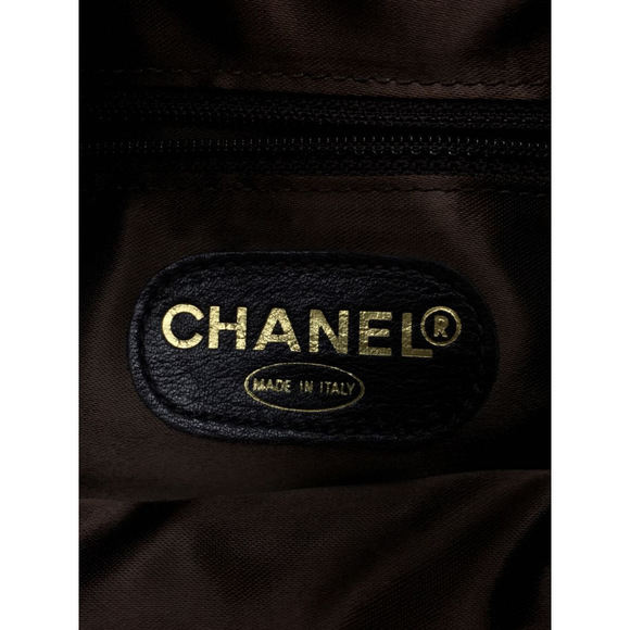 Chanel Drawstring Leather Shoulder Bag - Picture 3 of 7